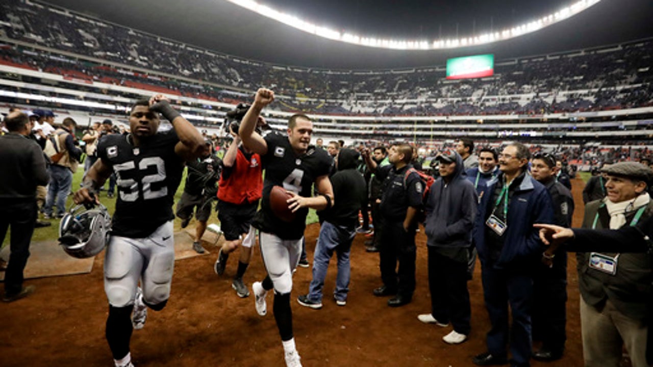 Carr helps Raiders rally past Texans 27-20 in Mexico City